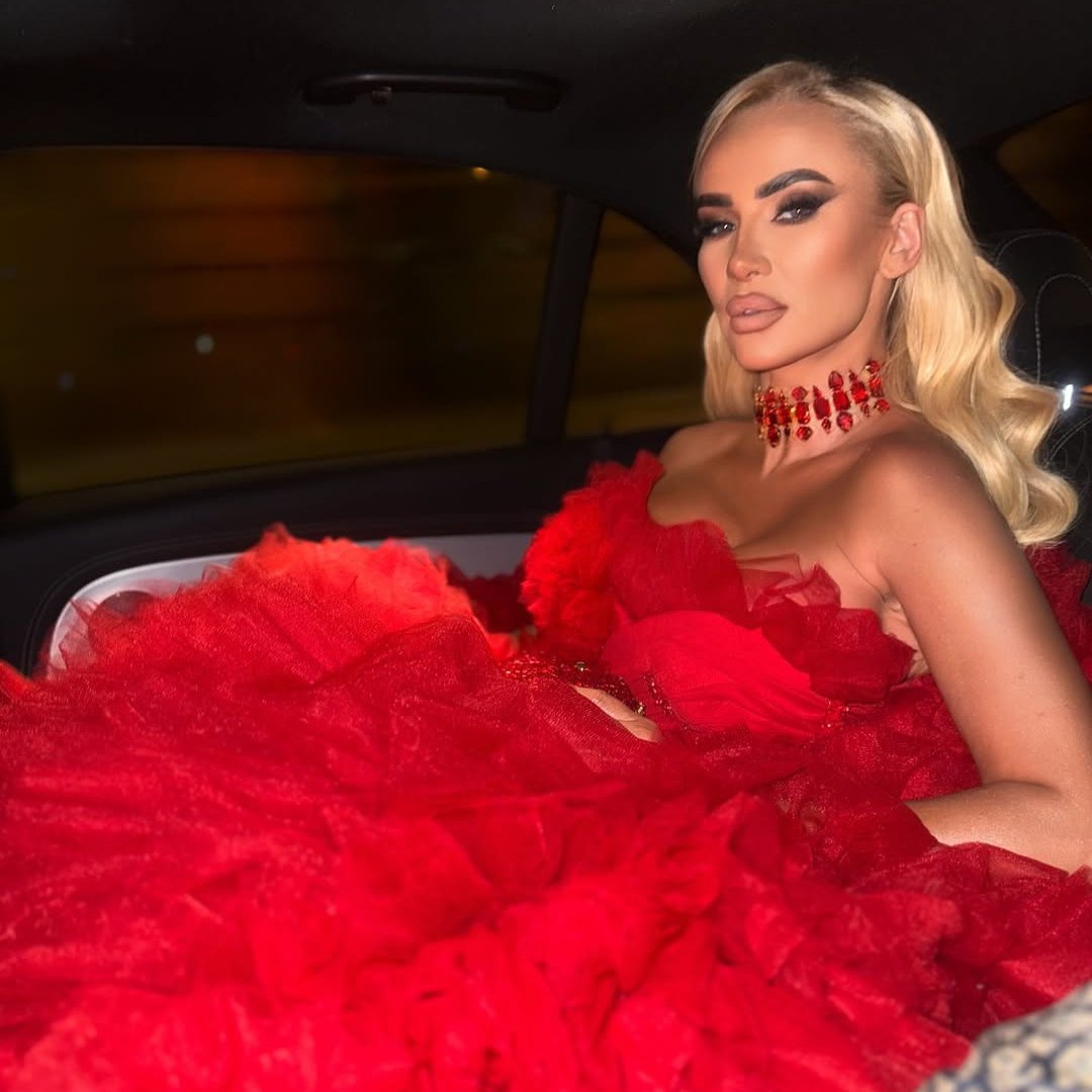 At The Globe Gala, Izabela Macudzinska-Borowiak is awarded &ldquo;Creative Fashion Designer of the Year&rdquo; for redefining modern fashion.