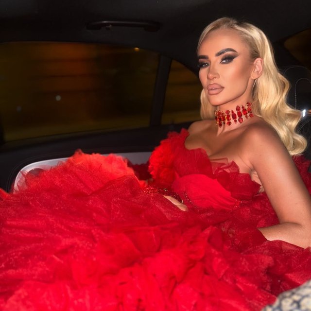 At The Globe Gala, Izabela Macudzinska-Borowiak is awarded &ldquo;Creative Fashion Designer of the Year&rdquo; for redefining modern fashion.